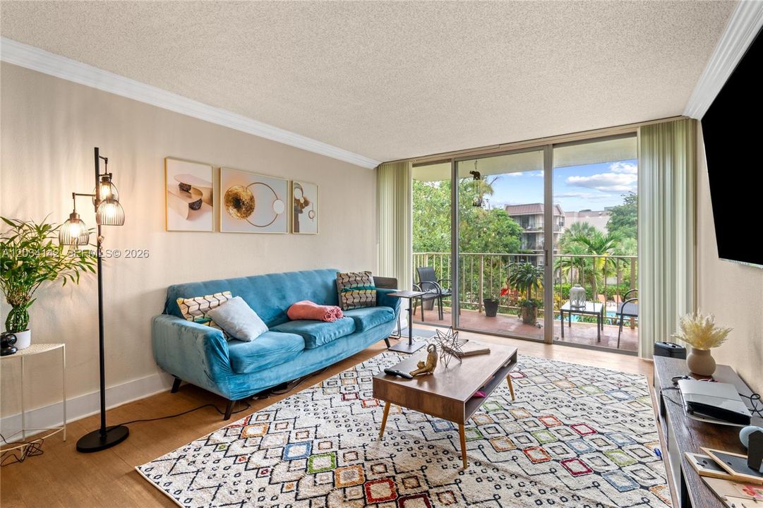 For Sale: $254,900 (1 beds, 1 baths, 840 Square Feet)