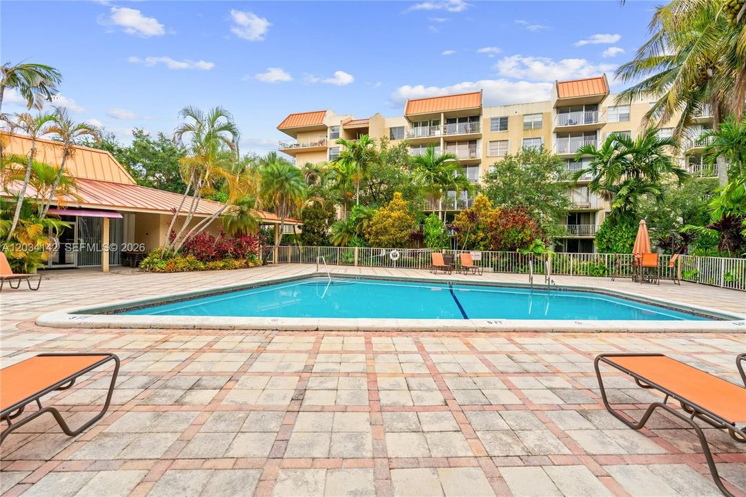 For Sale: $254,900 (1 beds, 1 baths, 840 Square Feet)