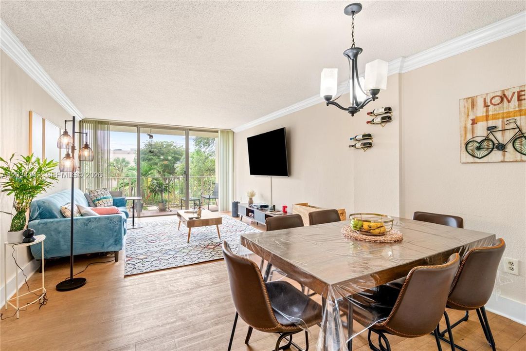 For Sale: $254,900 (1 beds, 1 baths, 840 Square Feet)