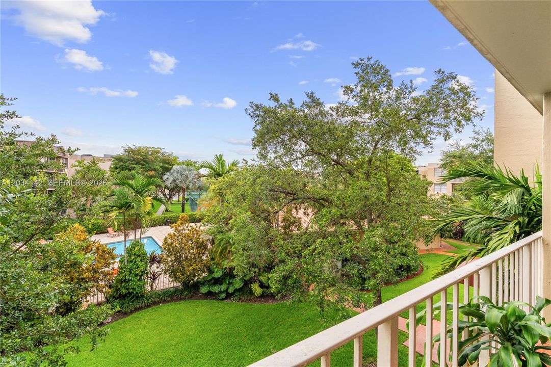 For Sale: $254,900 (1 beds, 1 baths, 840 Square Feet)