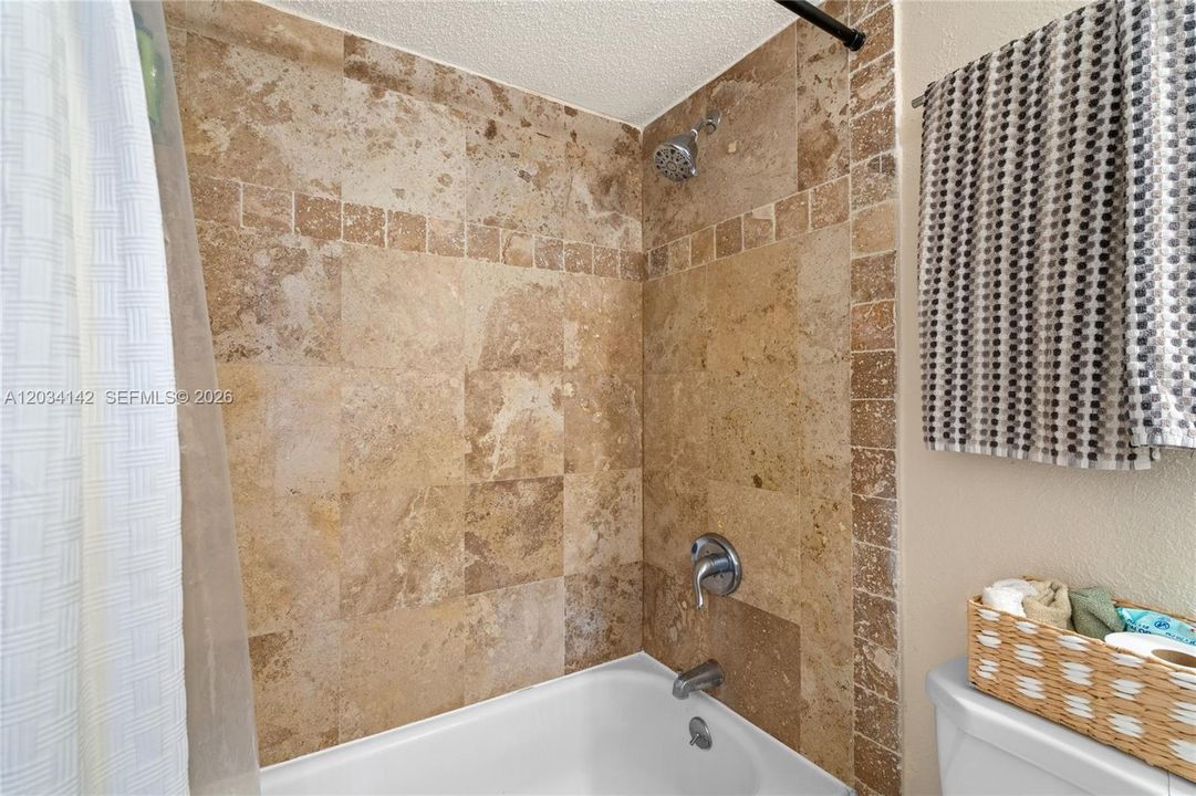 For Sale: $254,900 (1 beds, 1 baths, 840 Square Feet)