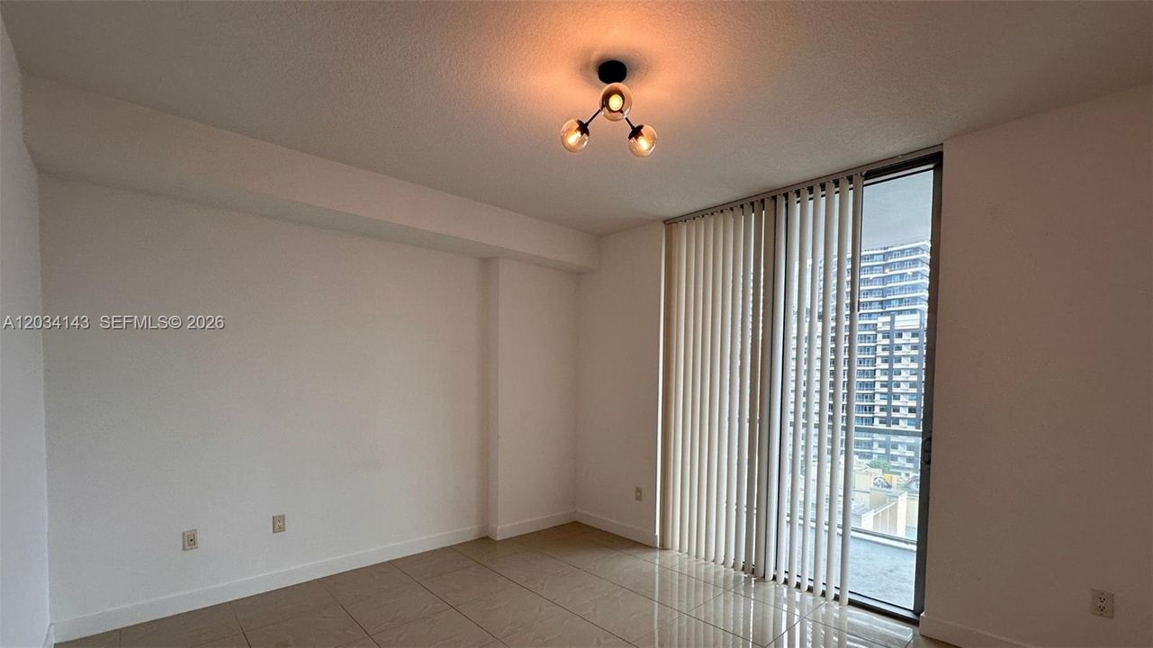 For Sale: $440,000 (1 beds, 1 baths, 693 Square Feet)