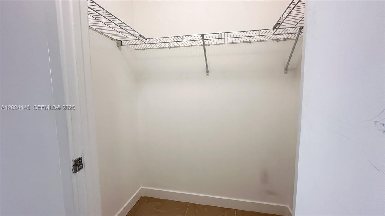 For Sale: $440,000 (1 beds, 1 baths, 693 Square Feet)
