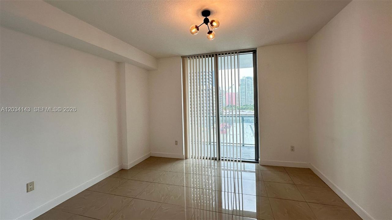For Sale: $440,000 (1 beds, 1 baths, 693 Square Feet)