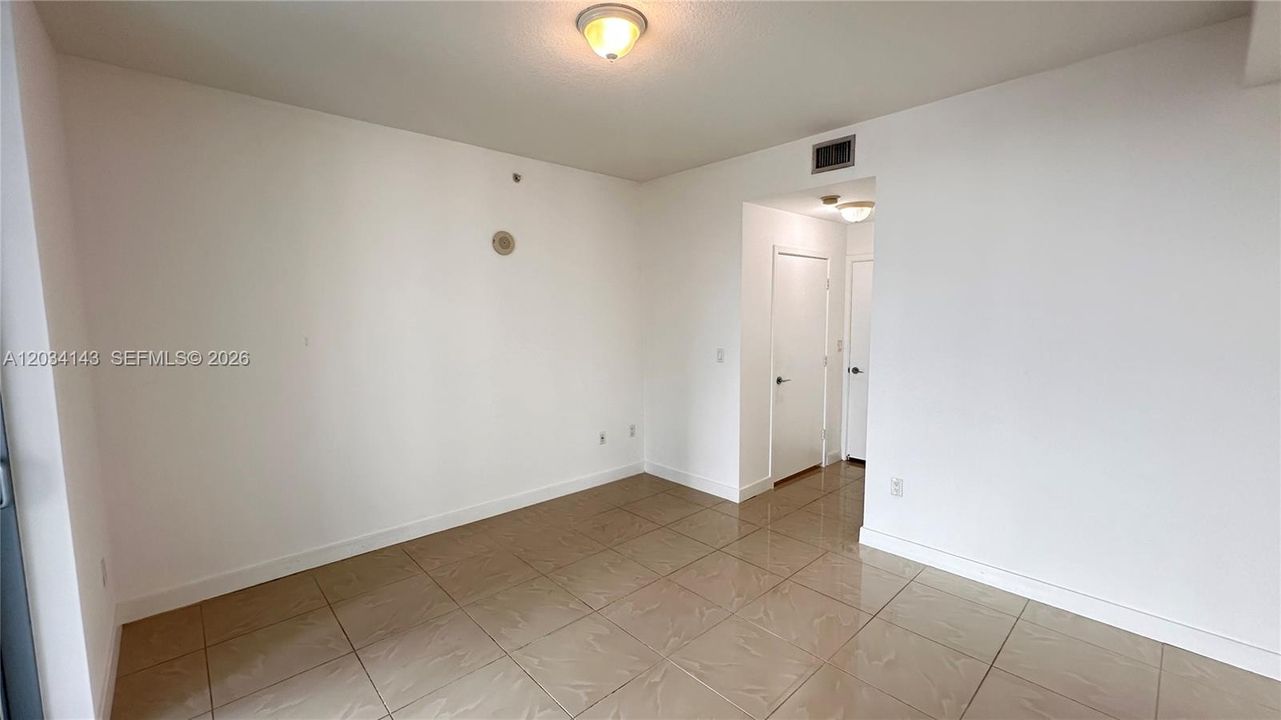 For Sale: $440,000 (1 beds, 1 baths, 693 Square Feet)