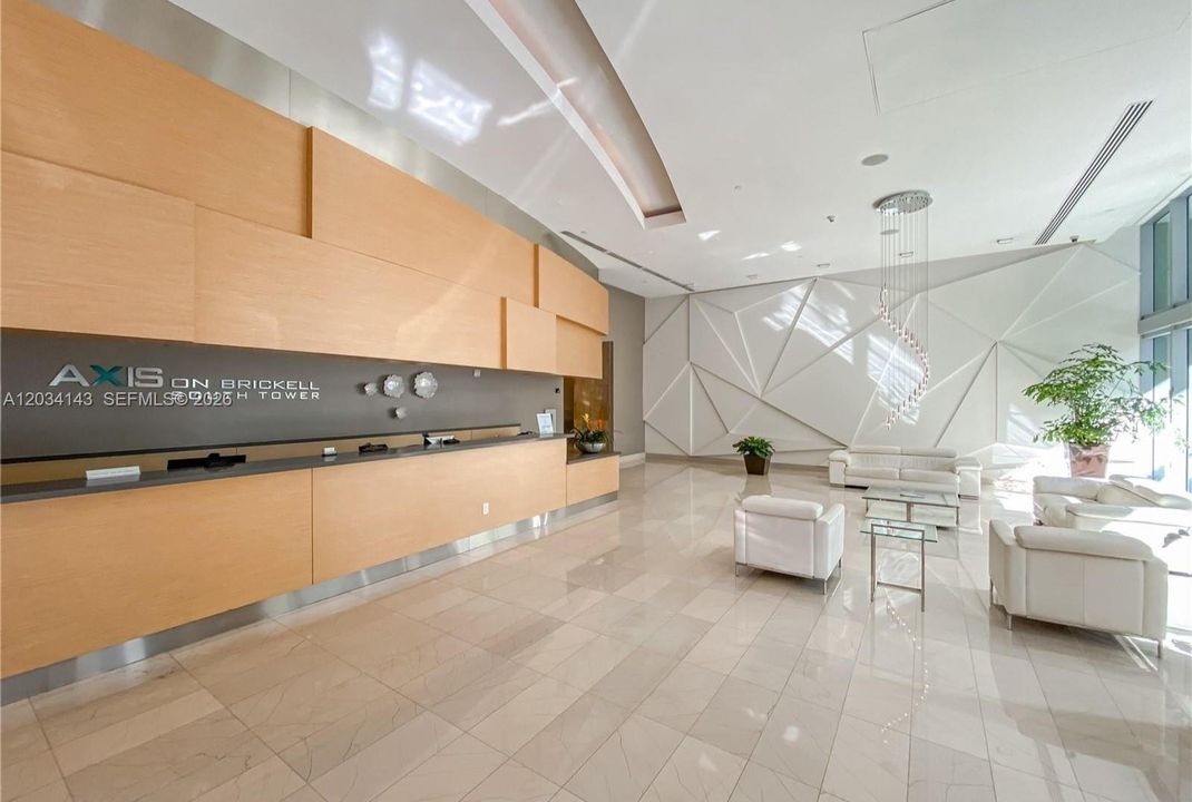 For Sale: $440,000 (1 beds, 1 baths, 693 Square Feet)