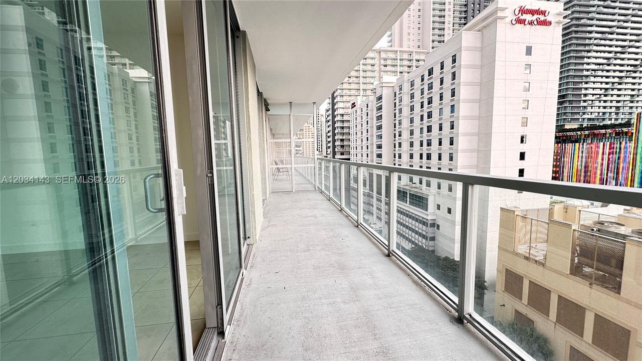 For Sale: $440,000 (1 beds, 1 baths, 693 Square Feet)