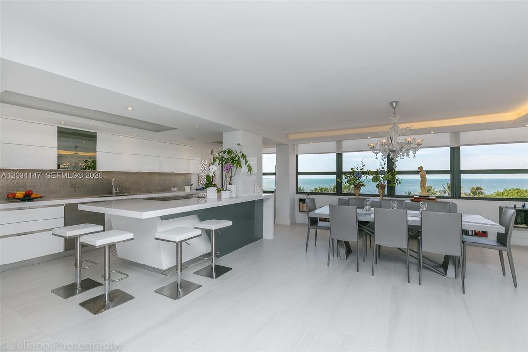 En Venta: $3,050,000 (3 camas, 2 baños, 2398 Pies cuadrados)