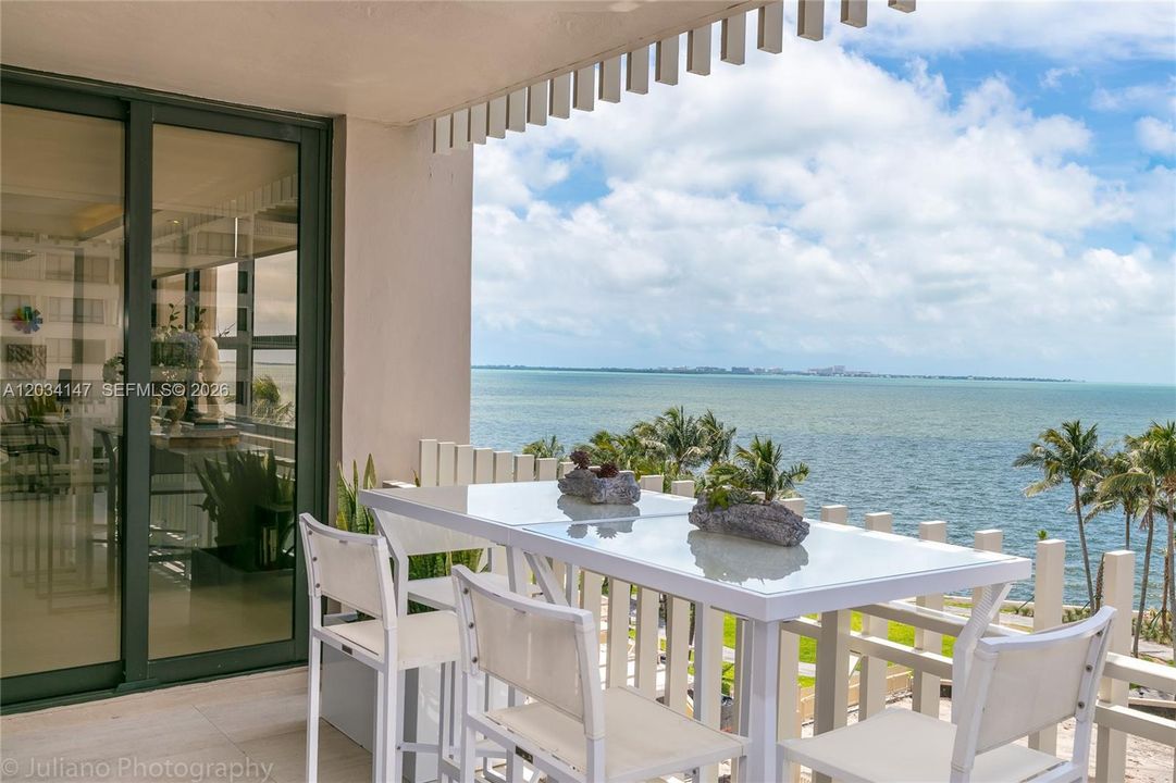 En Venta: $3,050,000 (3 camas, 2 baños, 2398 Pies cuadrados)