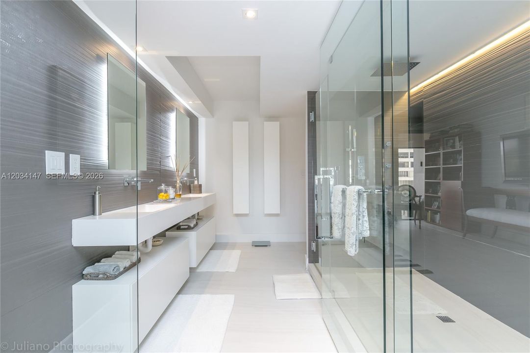 En Venta: $3,050,000 (3 camas, 2 baños, 2398 Pies cuadrados)