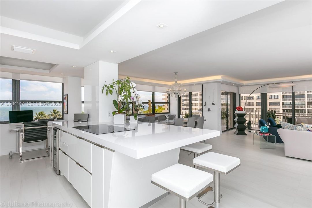 En Venta: $3,050,000 (3 camas, 2 baños, 2398 Pies cuadrados)