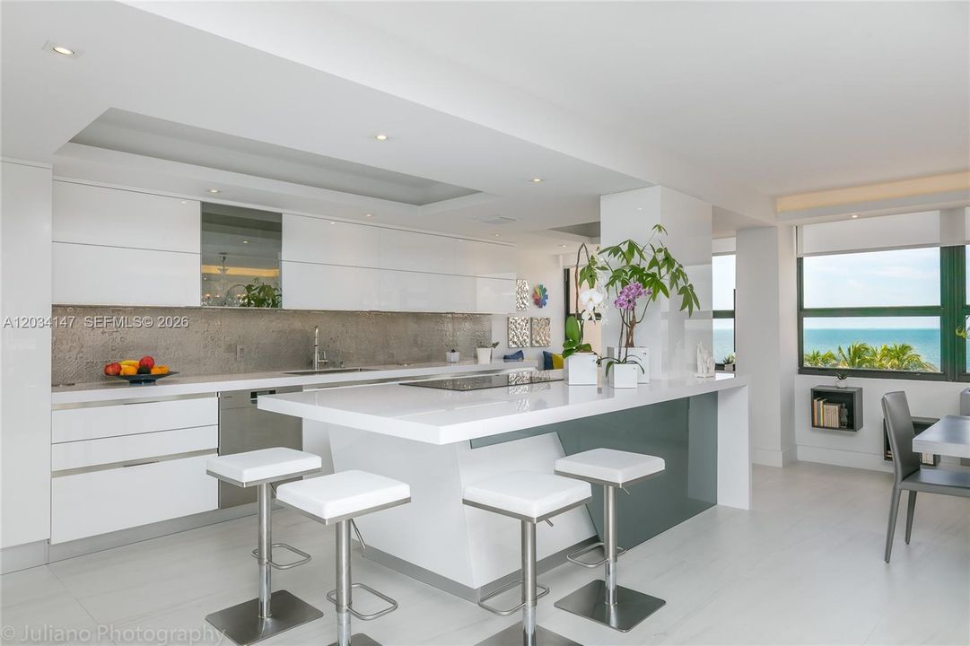 En Venta: $3,050,000 (3 camas, 2 baños, 2398 Pies cuadrados)
