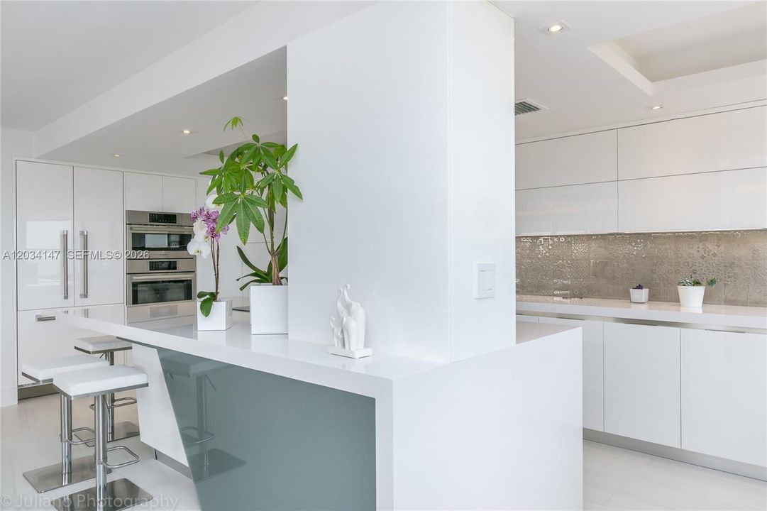 En Venta: $3,050,000 (3 camas, 2 baños, 2398 Pies cuadrados)