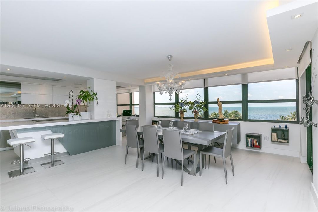 En Venta: $3,050,000 (3 camas, 2 baños, 2398 Pies cuadrados)