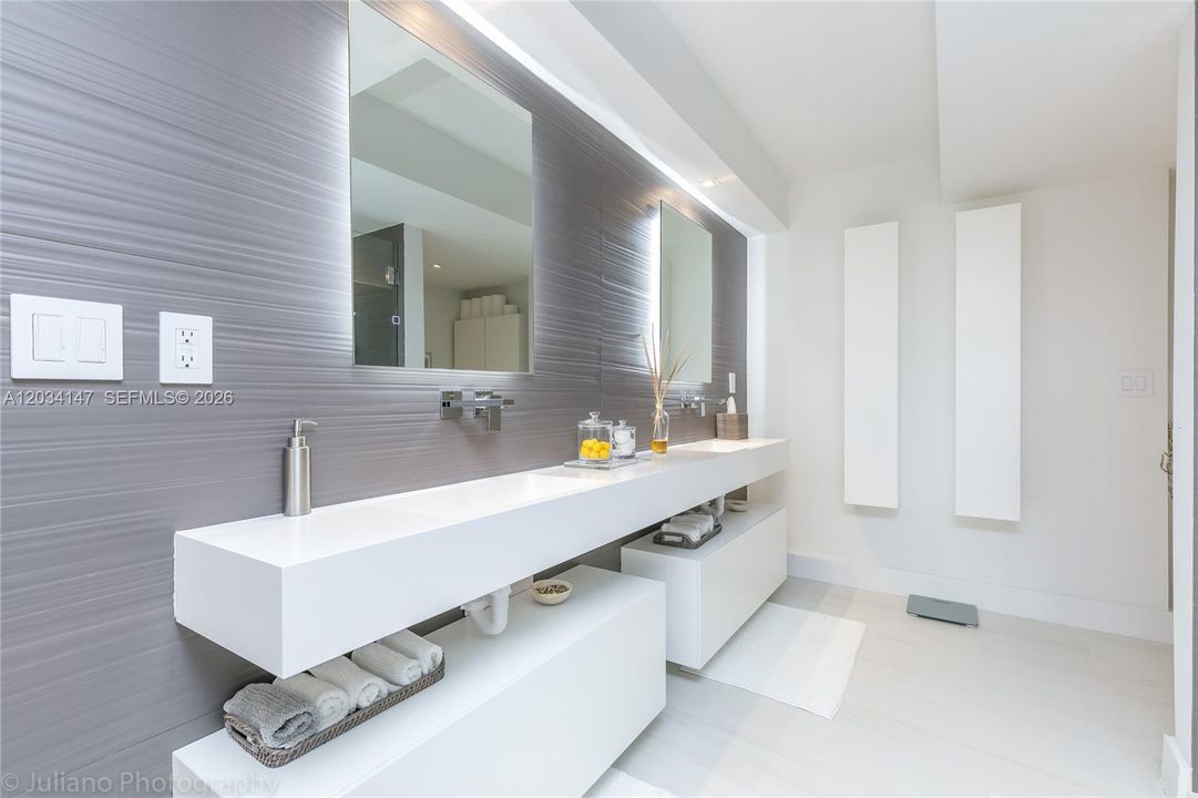 En Venta: $3,050,000 (3 camas, 2 baños, 2398 Pies cuadrados)