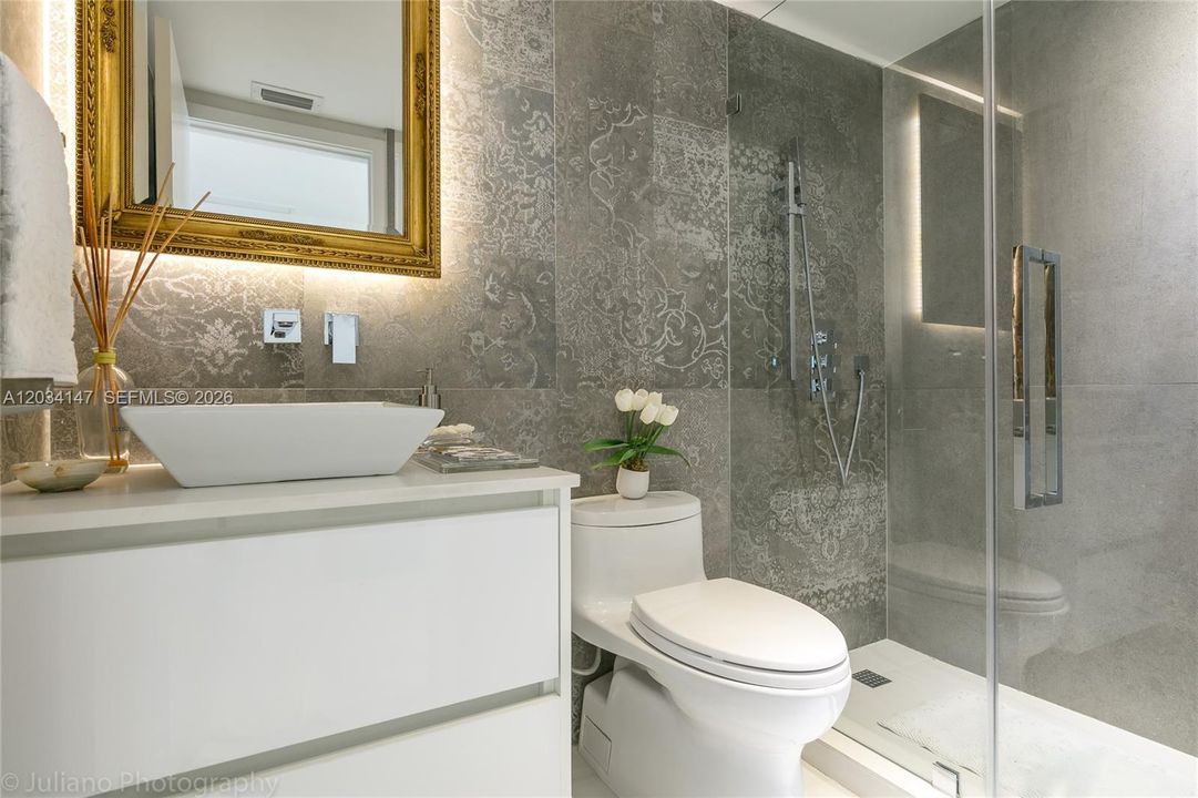 En Venta: $3,050,000 (3 camas, 2 baños, 2398 Pies cuadrados)