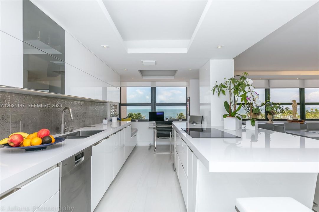 En Venta: $3,050,000 (3 camas, 2 baños, 2398 Pies cuadrados)
