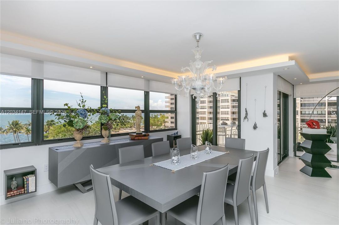 En Venta: $3,050,000 (3 camas, 2 baños, 2398 Pies cuadrados)