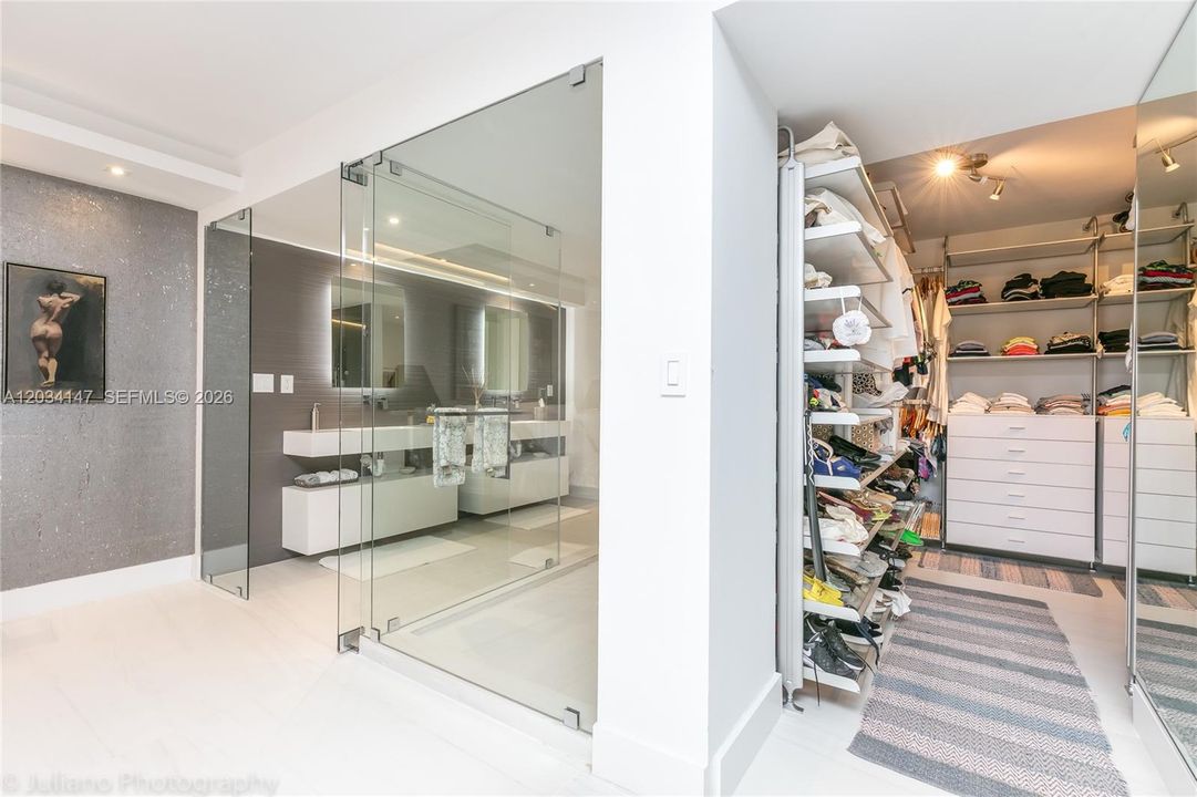En Venta: $3,050,000 (3 camas, 2 baños, 2398 Pies cuadrados)