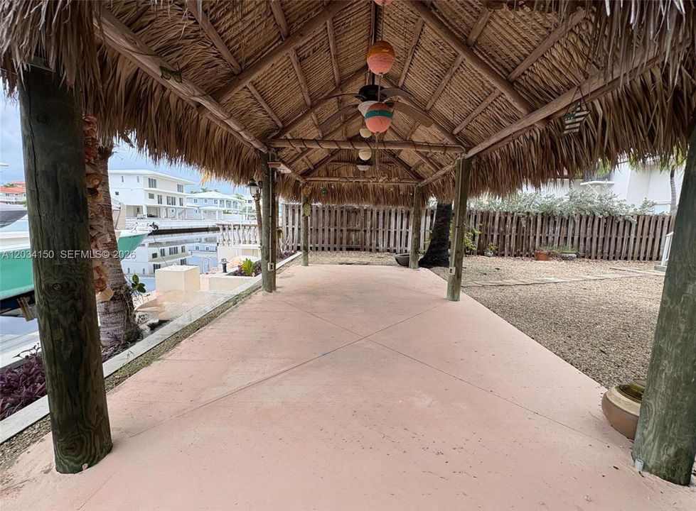 For Rent: $3,900 (2 beds, 1 baths, 864 Square Feet)