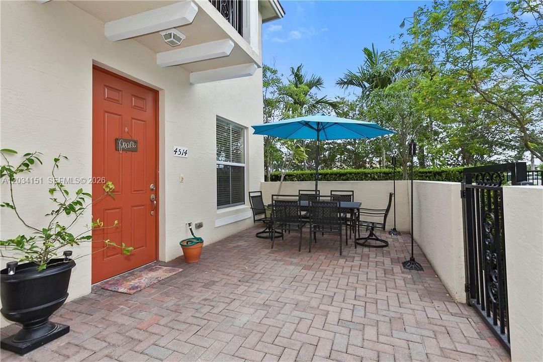 Active With Contract: $3,800 (4 beds, 3 baths, 2132 Square Feet)