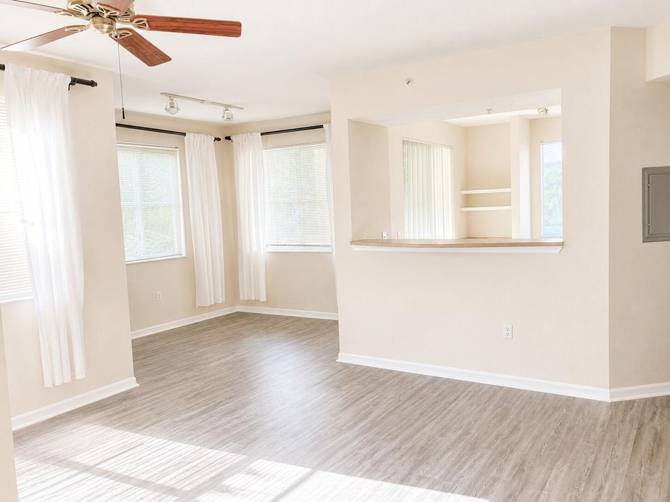11023-103 LIVING MAIN 1