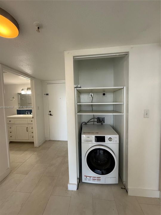 For Rent: $2,999 (1 beds, 2 baths, 820 Square Feet)