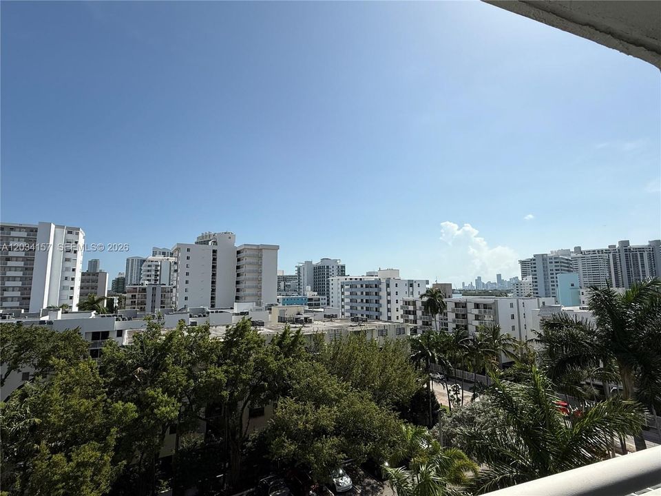 For Rent: $2,999 (1 beds, 2 baths, 820 Square Feet)