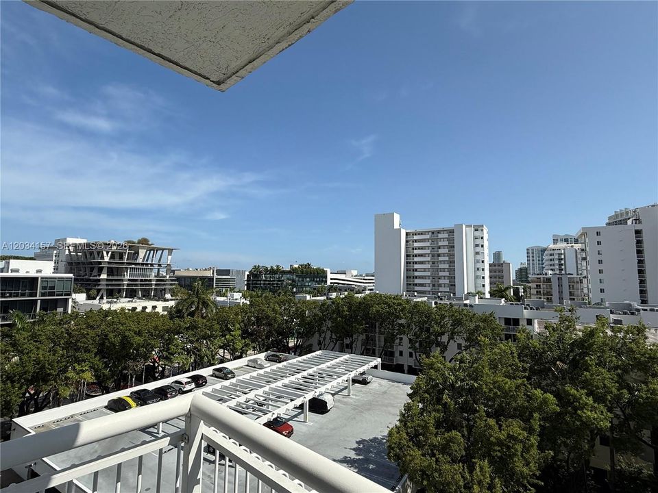 For Rent: $2,999 (1 beds, 2 baths, 820 Square Feet)