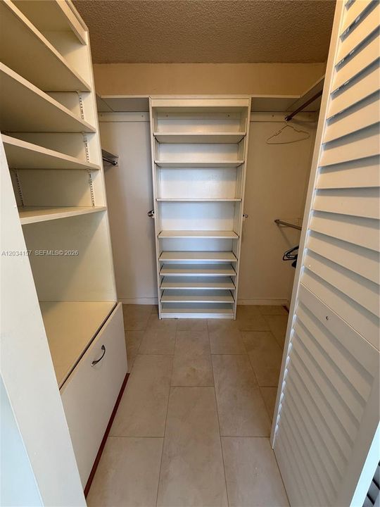 For Rent: $2,999 (1 beds, 2 baths, 820 Square Feet)