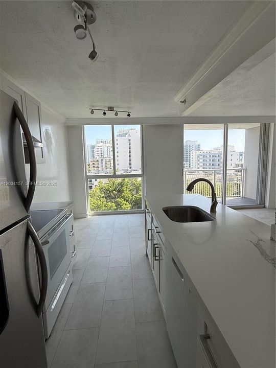 For Rent: $2,999 (1 beds, 2 baths, 820 Square Feet)