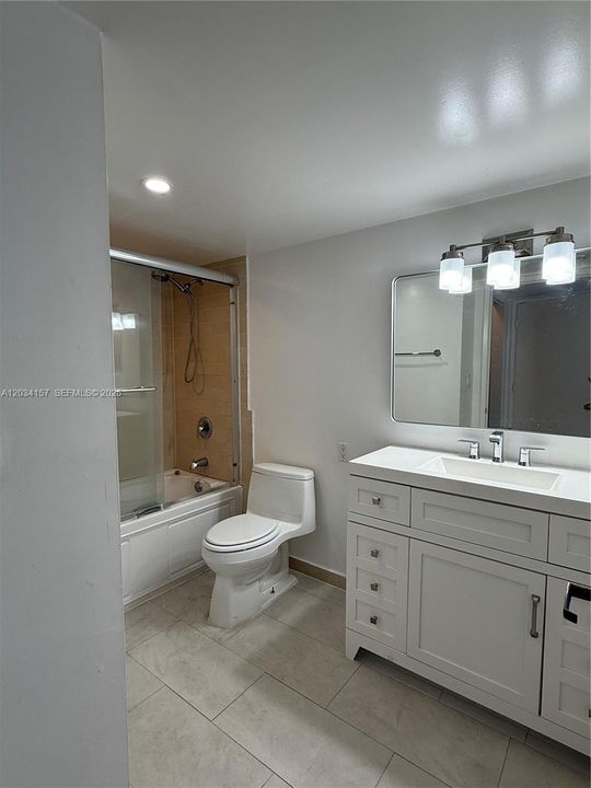 For Rent: $2,999 (1 beds, 2 baths, 820 Square Feet)