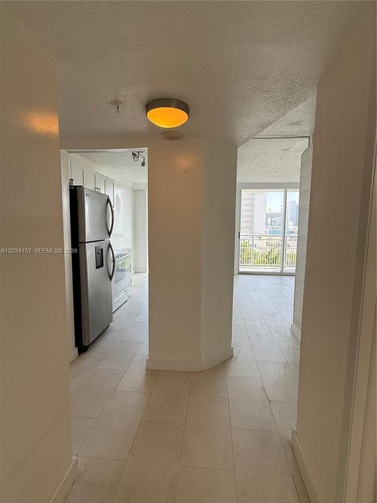For Rent: $2,999 (1 beds, 2 baths, 820 Square Feet)