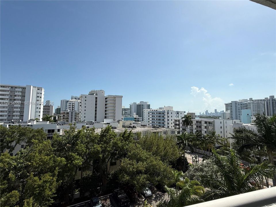 For Rent: $2,999 (1 beds, 2 baths, 820 Square Feet)