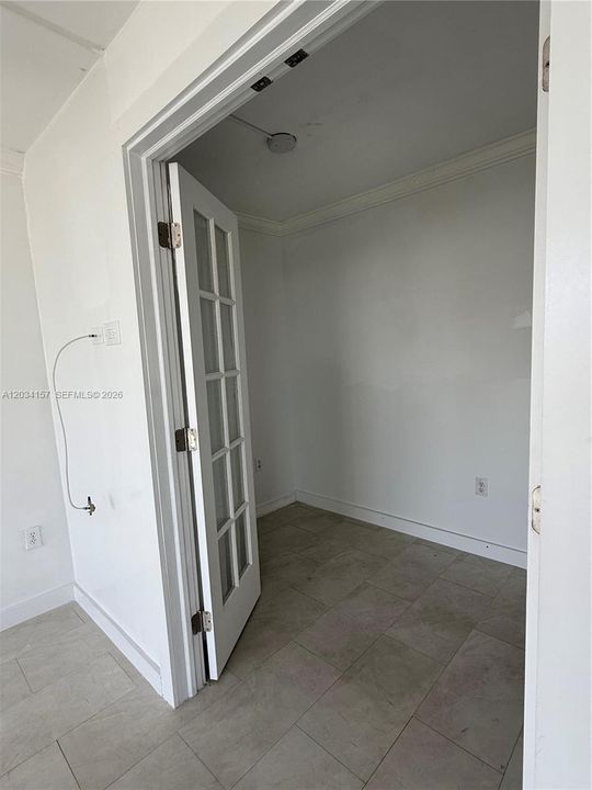 For Rent: $2,999 (1 beds, 2 baths, 820 Square Feet)