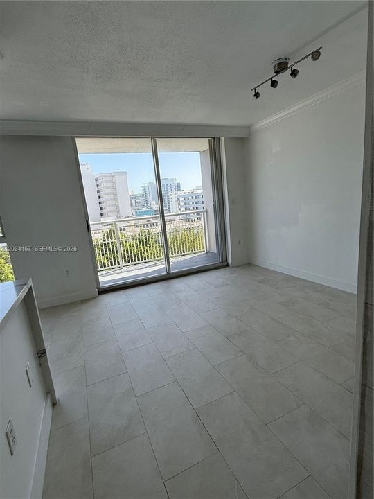 For Rent: $2,999 (1 beds, 2 baths, 820 Square Feet)