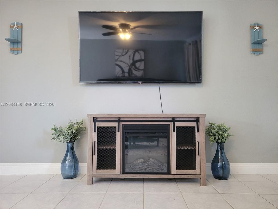 For Rent: $3,500 (3 beds, 2 baths, 1159 Square Feet)
