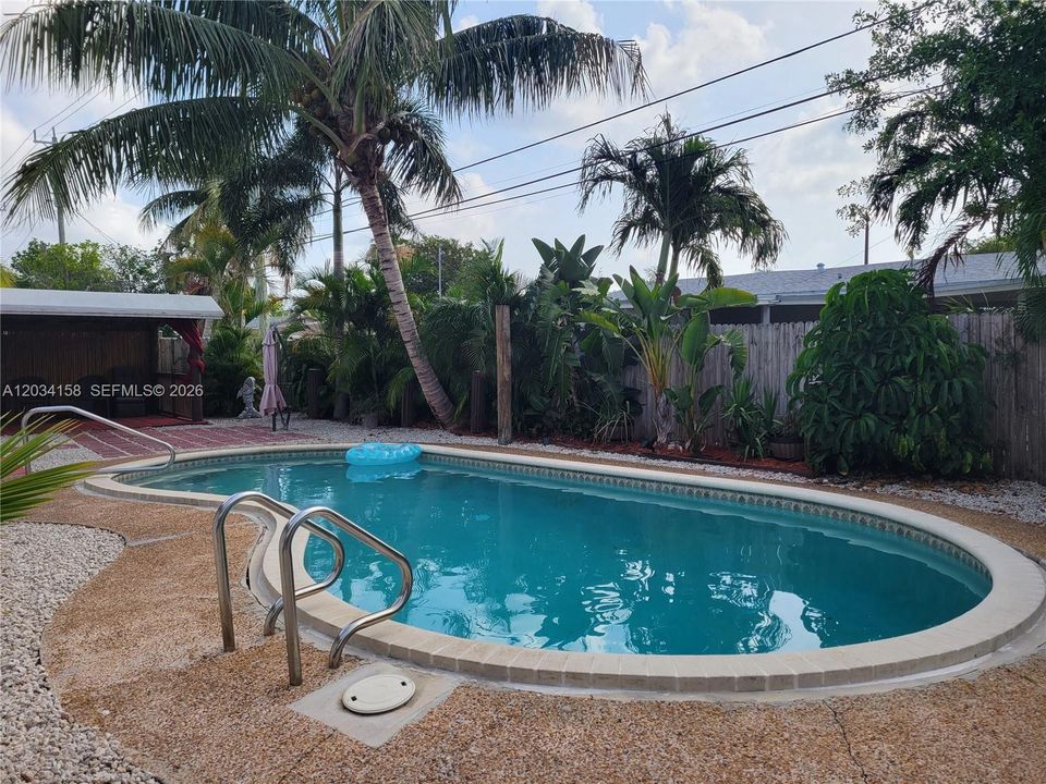 For Rent: $3,500 (3 beds, 2 baths, 1159 Square Feet)