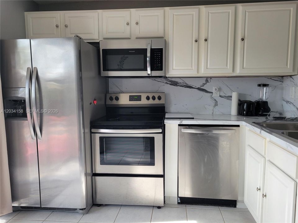 For Rent: $3,500 (3 beds, 2 baths, 1159 Square Feet)