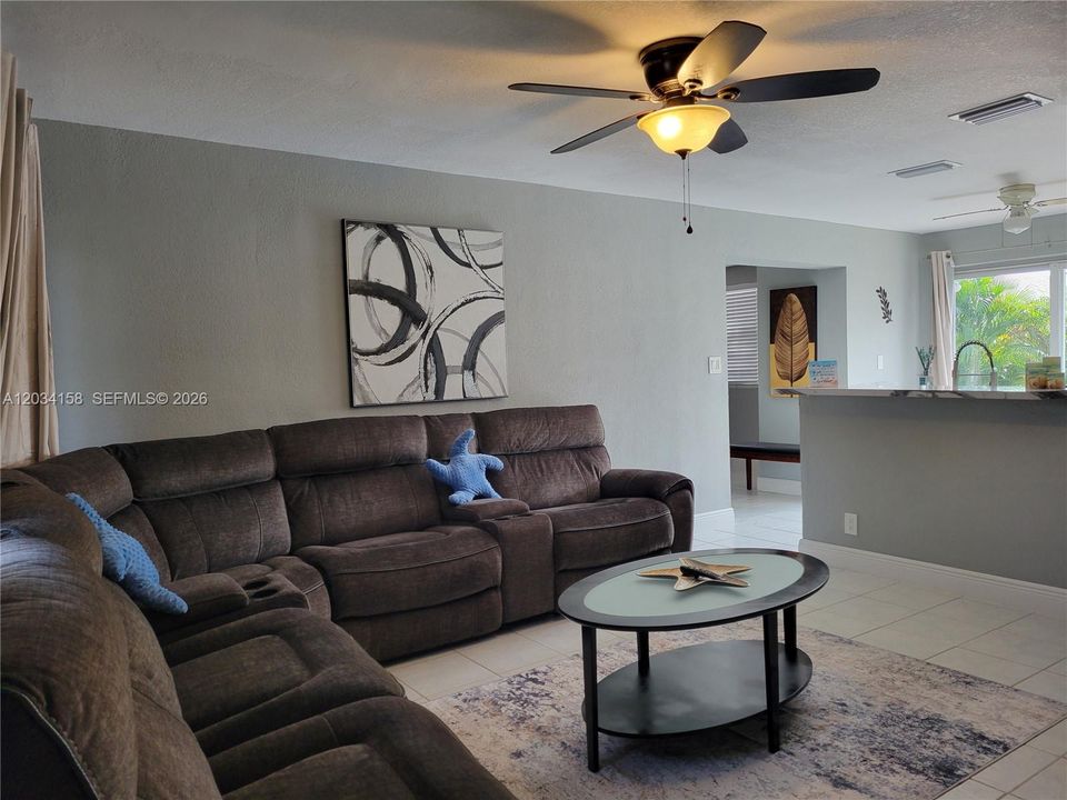 For Rent: $3,500 (3 beds, 2 baths, 1159 Square Feet)
