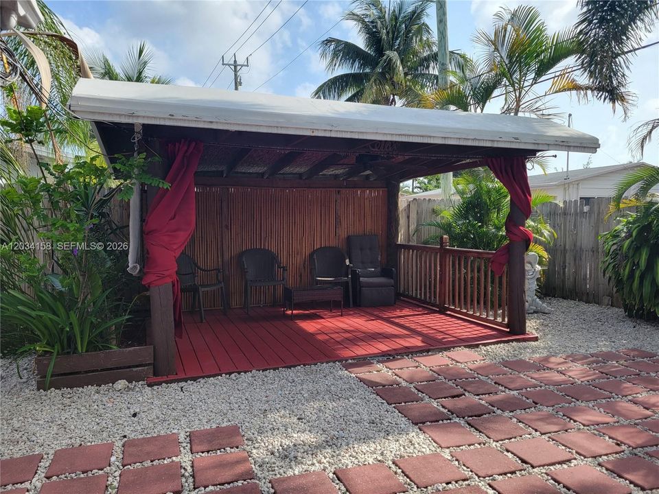 For Rent: $3,500 (3 beds, 2 baths, 1159 Square Feet)