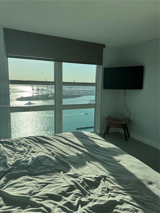 For Rent: $4,800 (1 beds, 1 baths, 780 Square Feet)