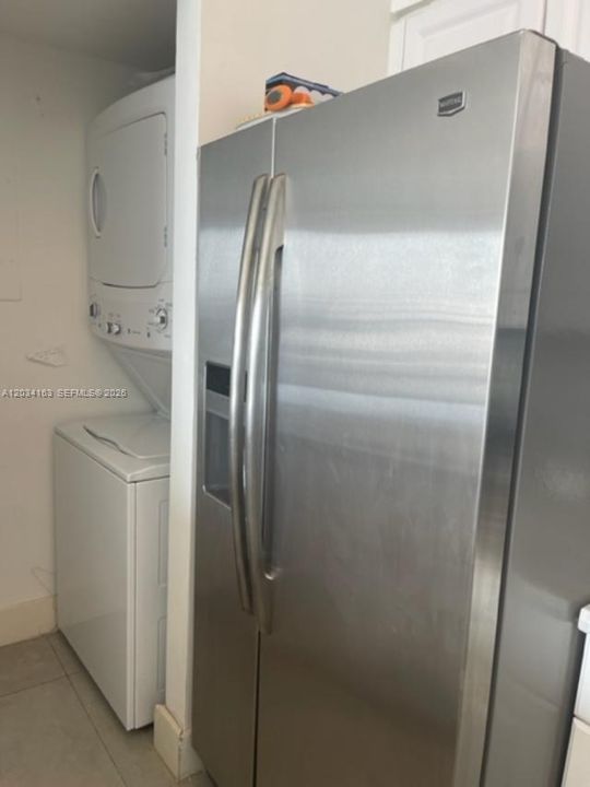 For Rent: $4,800 (1 beds, 1 baths, 780 Square Feet)