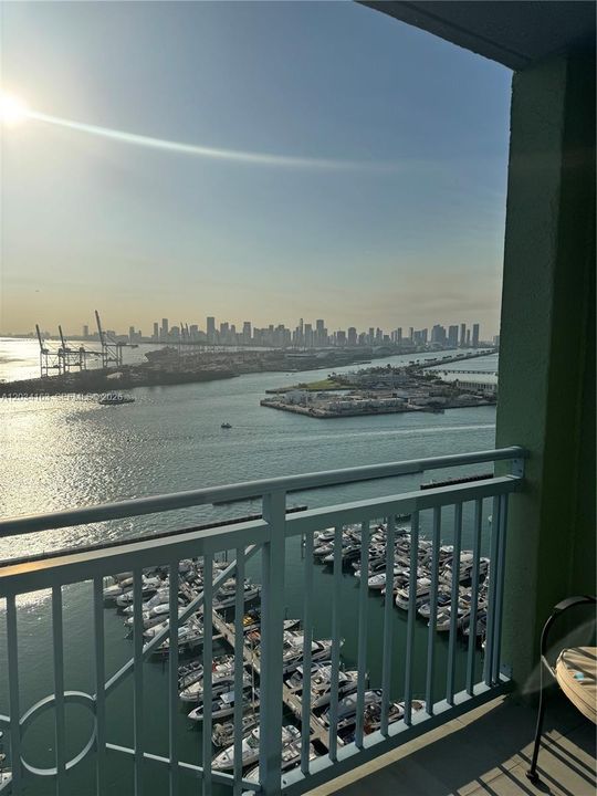 For Rent: $4,800 (1 beds, 1 baths, 780 Square Feet)