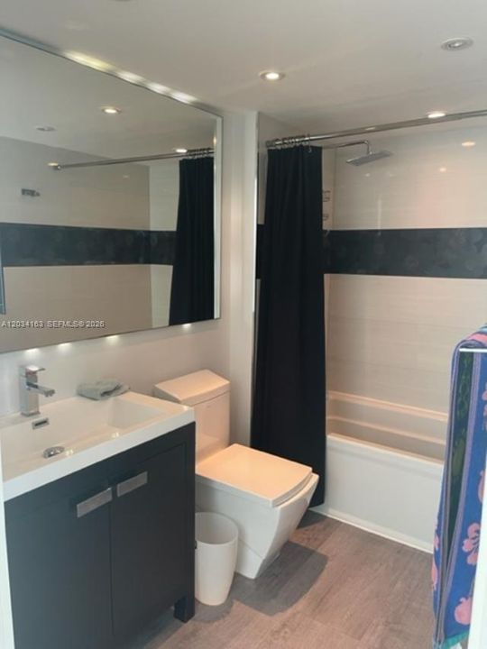 For Rent: $4,800 (1 beds, 1 baths, 780 Square Feet)