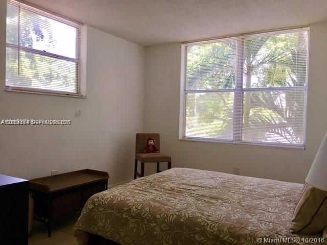 For Sale: $149,500 (1 beds, 1 baths, 610 Square Feet)
