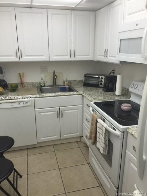 For Sale: $149,500 (1 beds, 1 baths, 610 Square Feet)