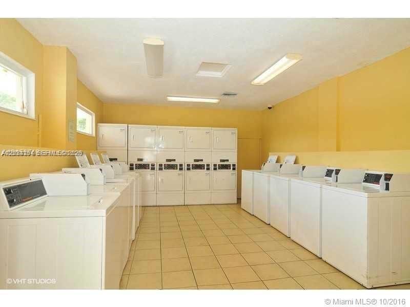 For Sale: $149,500 (1 beds, 1 baths, 610 Square Feet)