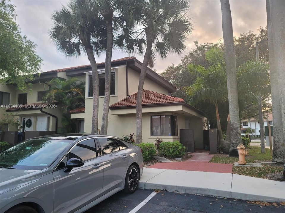 For Rent: $3,000 (3 beds, 2 baths, 1253 Square Feet)