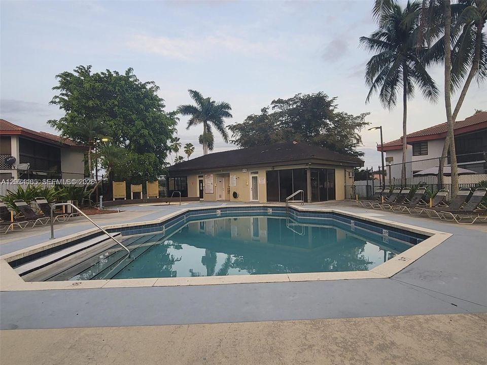 For Rent: $3,000 (3 beds, 2 baths, 1253 Square Feet)